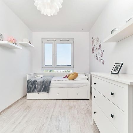 Exclusive Apartments Teczowa With Underground Parking By Noclegi Renters Wrocław Exteriör bild