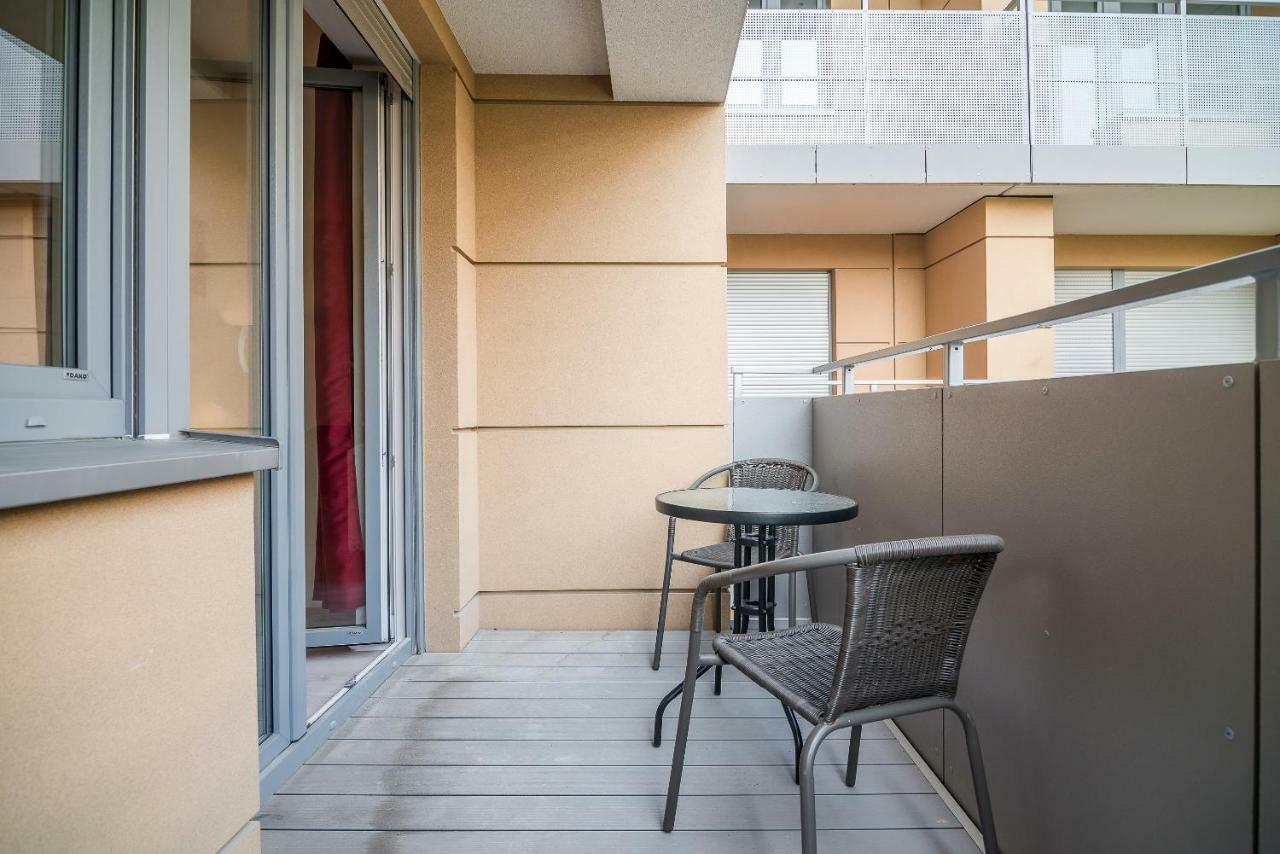 Exclusive Apartments Teczowa With Underground Parking By Noclegi Renters Wrocław Exteriör bild
