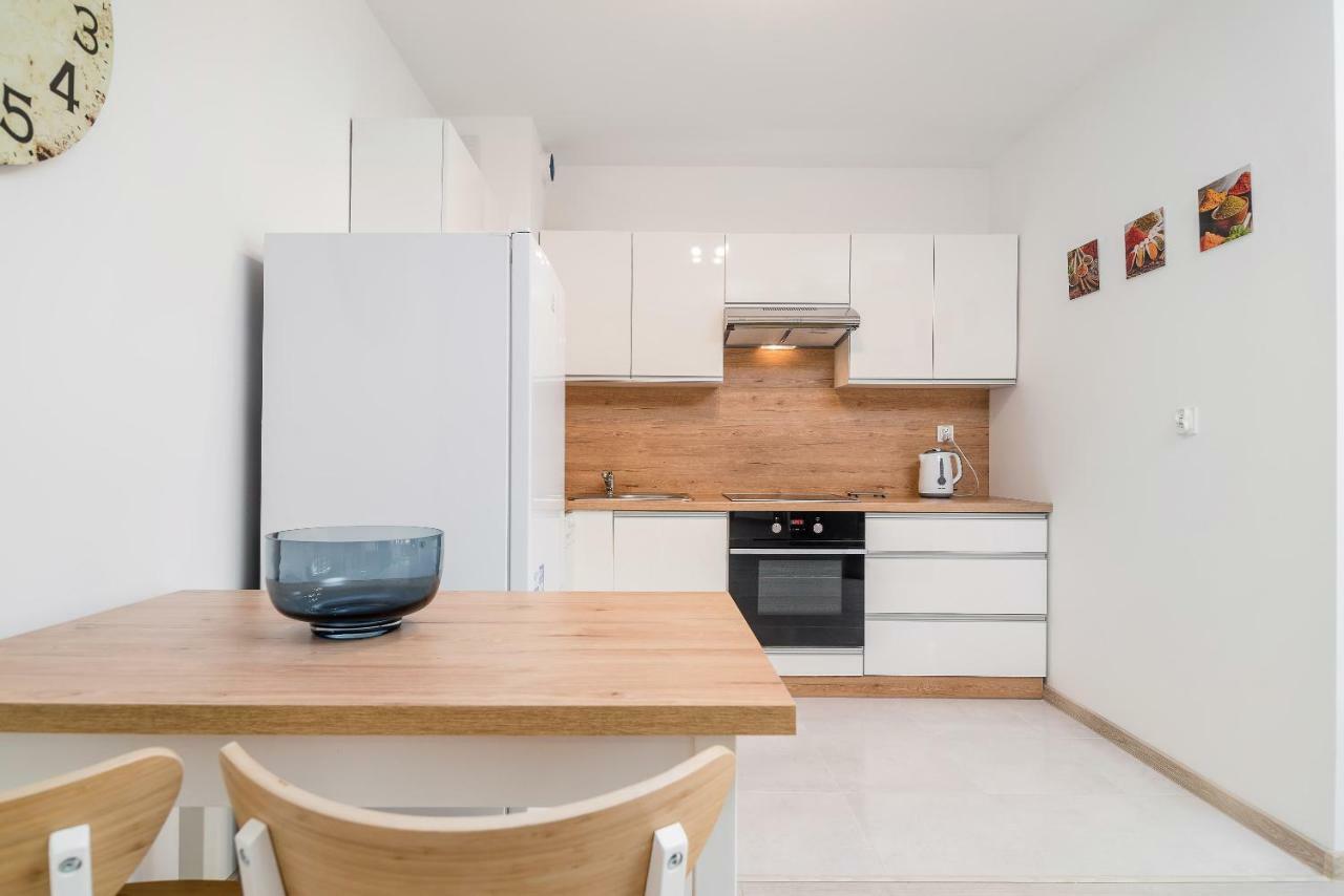Exclusive Apartments Teczowa With Underground Parking By Noclegi Renters Wrocław Exteriör bild