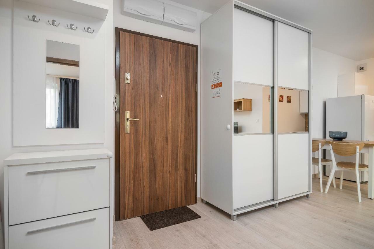 Exclusive Apartments Teczowa With Underground Parking By Noclegi Renters Wrocław Exteriör bild